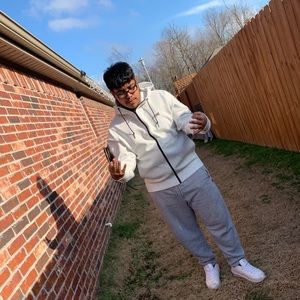 Meet your Posher, Cesar